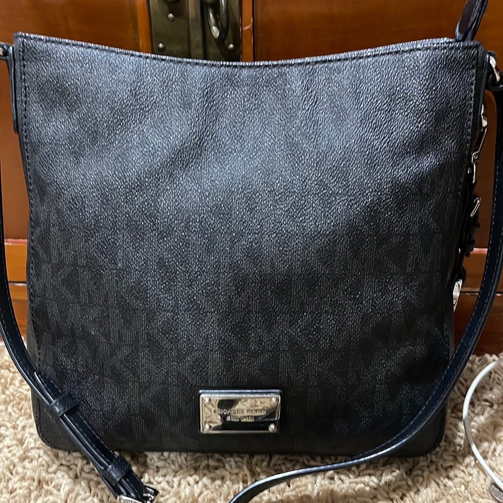 Michael Kors Large Messenger Bag Black - long crossbody strap
